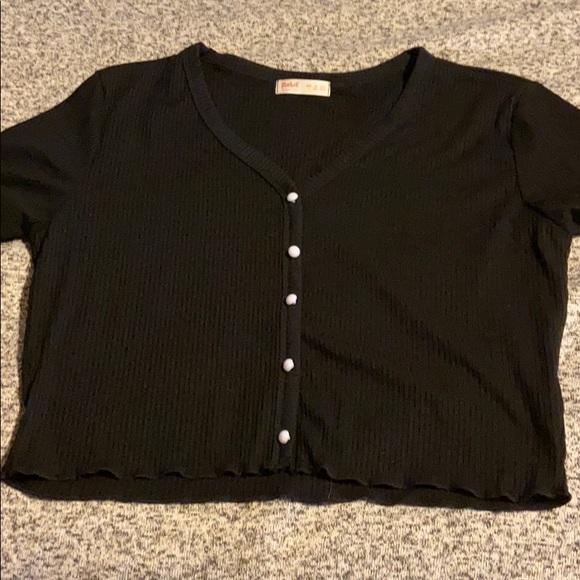 ROMWE Tops - Black crop top